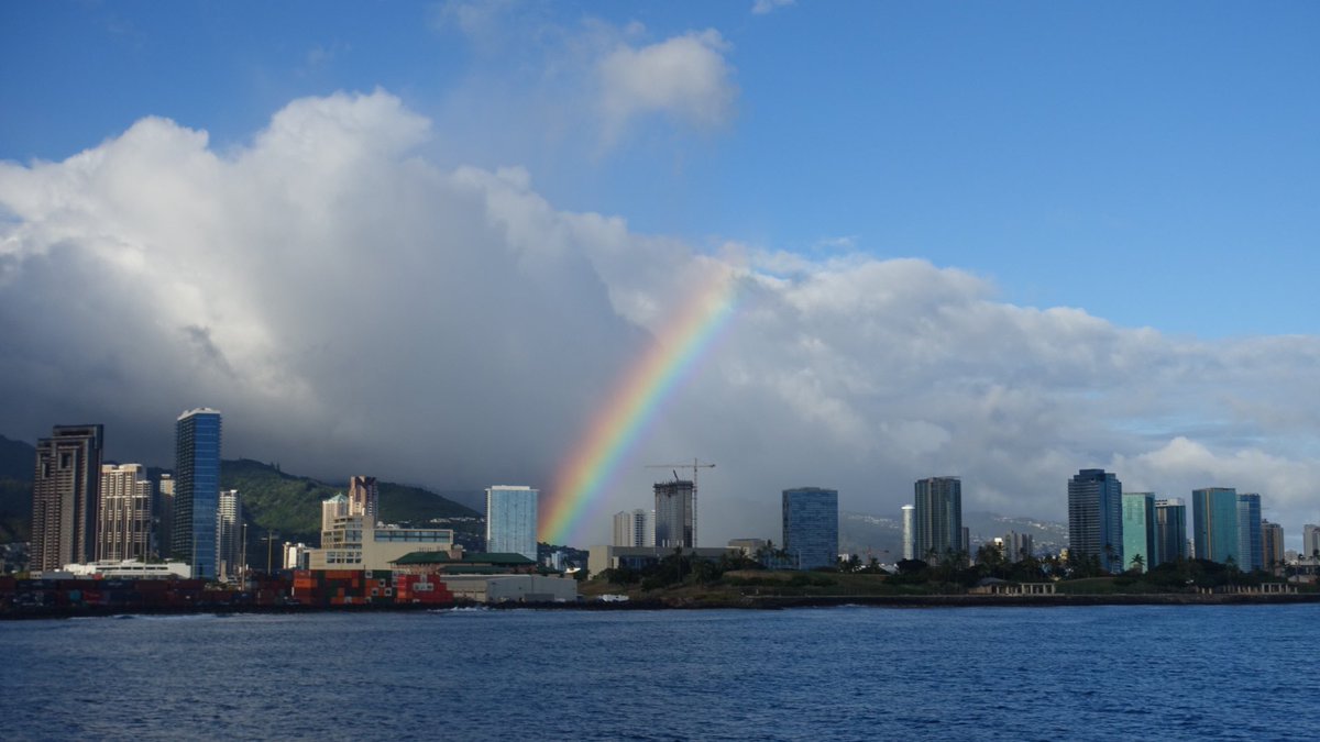 cinderella_115's tweet photo. ハネムーンで行ったハワイは毎日雨が降った。
これ、どう思う？

ハネムーンなのについてないって思う？

毎日ハワイで雨が降ったおかげでね、毎日虹が見えたの🌈😎🌴🌺

No rain Norainbow🌈

雨がふるから虹が出る✨ https://t.co/ff904fAHQH
