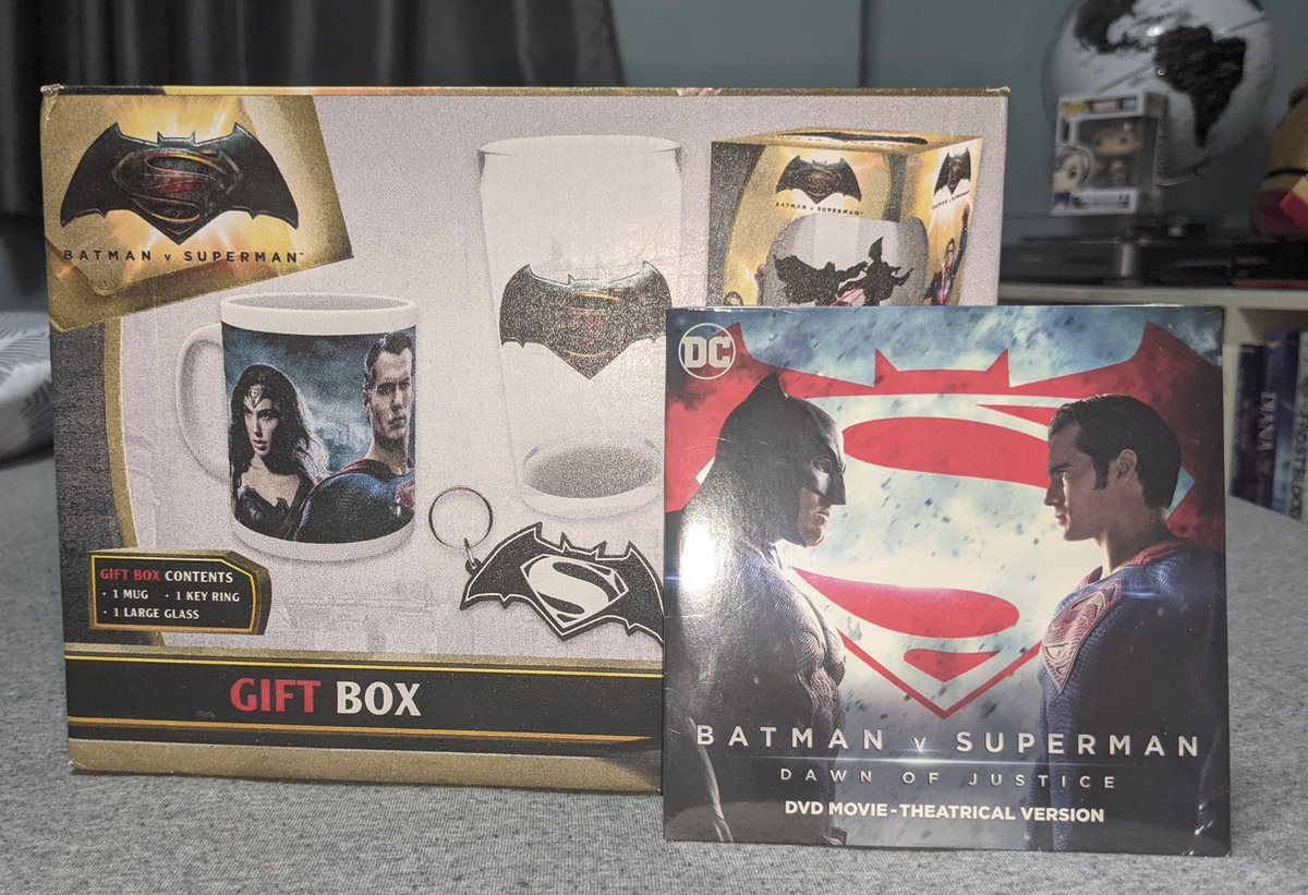 britany_murphs's tweet image. 'Batman v Superman: Dawn of Justice' was released in theatres 5 years ago today, so I am giving away two BvS-themed prize packs! 

RT to enter for your chance to win one of the prize packs and good luck!