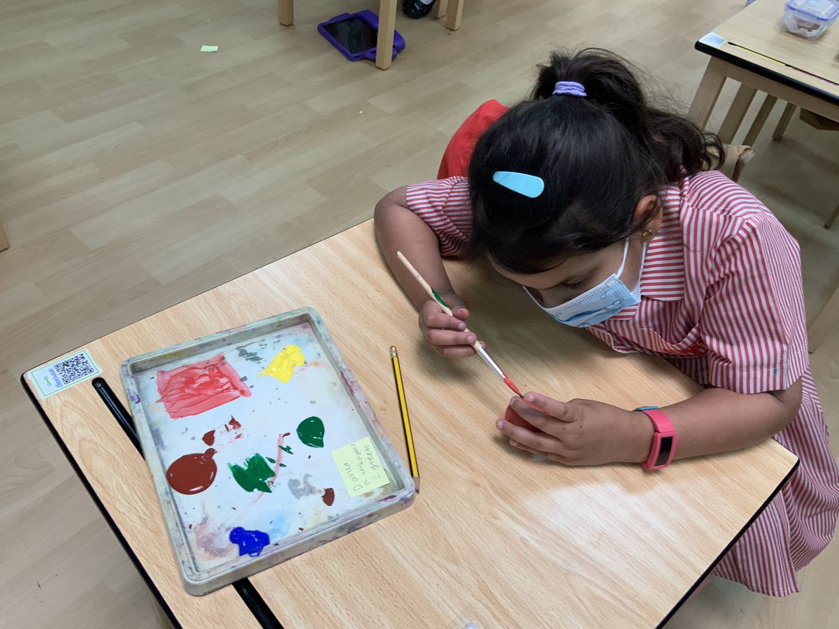 DESSyear2's tweet photo. Very egggciting creations happening in #dessyear2green #creativity #springfriends https://t.co/dinfXixPgi
