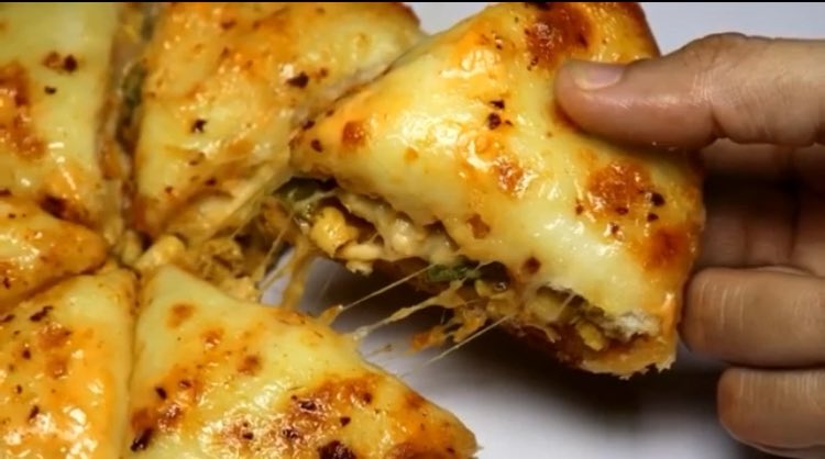 CornerPizza's tweet photo. pizza chilli shwarma https://t.co/cO8ynyDqGx