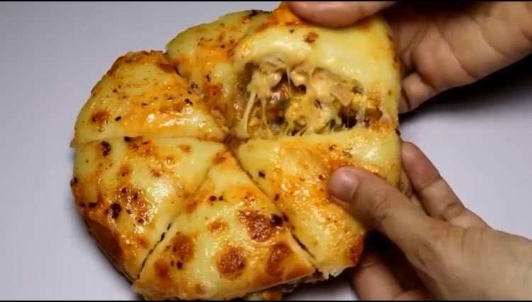CornerPizza's tweet photo. pizza chilli shwarma https://t.co/cO8ynyDqGx