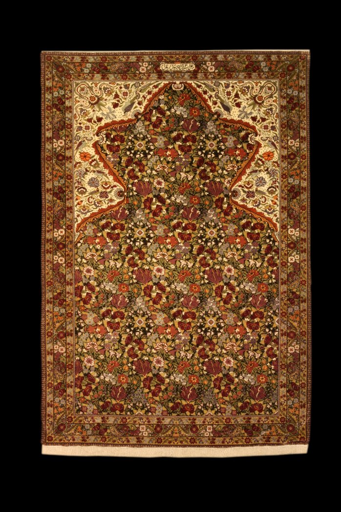 carpet_museum's tweet photo. قالی الوان محرابی هزار گل از شهر کرمان با کتیبه‌ی بر پیشانی که به زیبایی  نام طراح بنام آن استاد حسین کرمانی به سال ۱۳۰۴ ه‌.‌ق دیده می شود . قالی   با عطر و بوی گلهای بهاری وصف الحال نوروز ۱۴۰۰
#شهر_کرمان
#موزه_فرش_ ایران
#قالی_ایرانی
#نوروز_۱۴۰۰  
‌. https://t.co/8XS4QHiEAQ