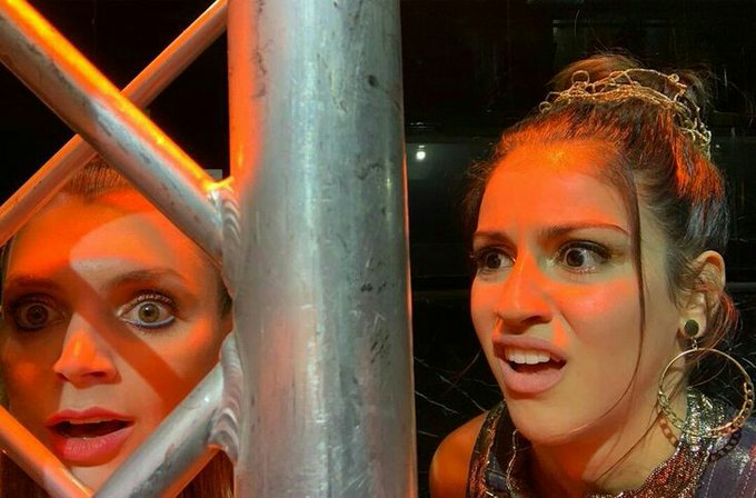 biaurrquiza_'s tweet photo. Por acá dejo un pequeño throwback a cuándo @musicchiarac_ y yo nos divertiamos esperando a qué @mussicceleste llegara a la #CyberGold! ⭐🤪 https://t.co/wuIufQyiTF