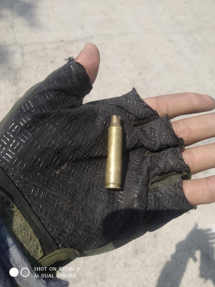 hannayuri_twt's tweet photo. tw // blood
Another young civilian was shot DEAD in the chest with live ammunitions by Military Junta Group at KanThar Strike, #Taunggyi around 2PM. 
Total 2 dead were recently reported today. 
#WhatsHappeningInMyanmar
#Mar25Coup https://t.co/NoA7FPP8D4