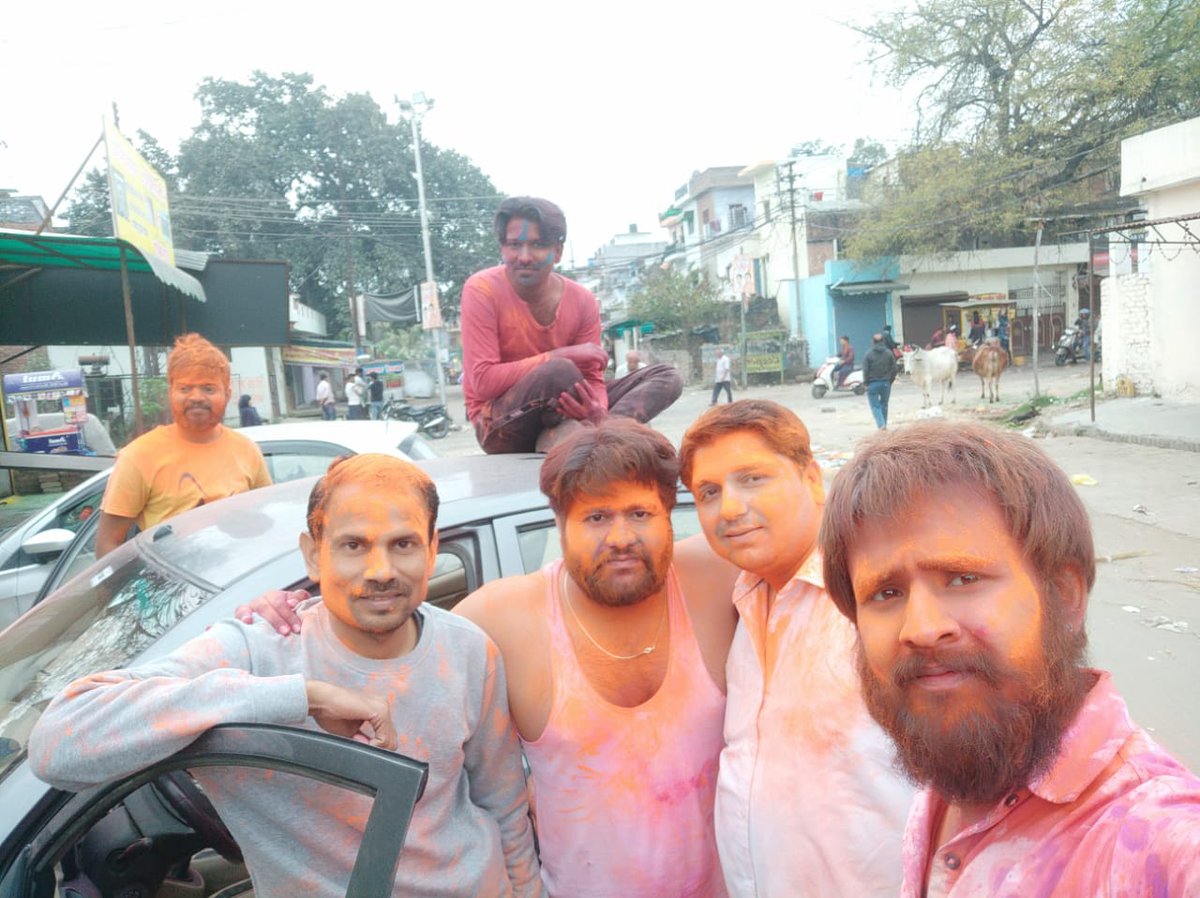 AlokTiwari9335's tweet photo. #कुछ_लोग_होते_हैं_जो होली पर ज्ञान देने चले आते है उनको बता दूं कि हम कनपुरिया होली 1 दिन नही बल्कि पूरे 7 दिन मनाते है🤣🤣🤣

अब जितना रोना है रो हम तो होली मनाएंगे वो भी बहुत धूमधाम से❤️😍 https://t.co/FoBhGp07je