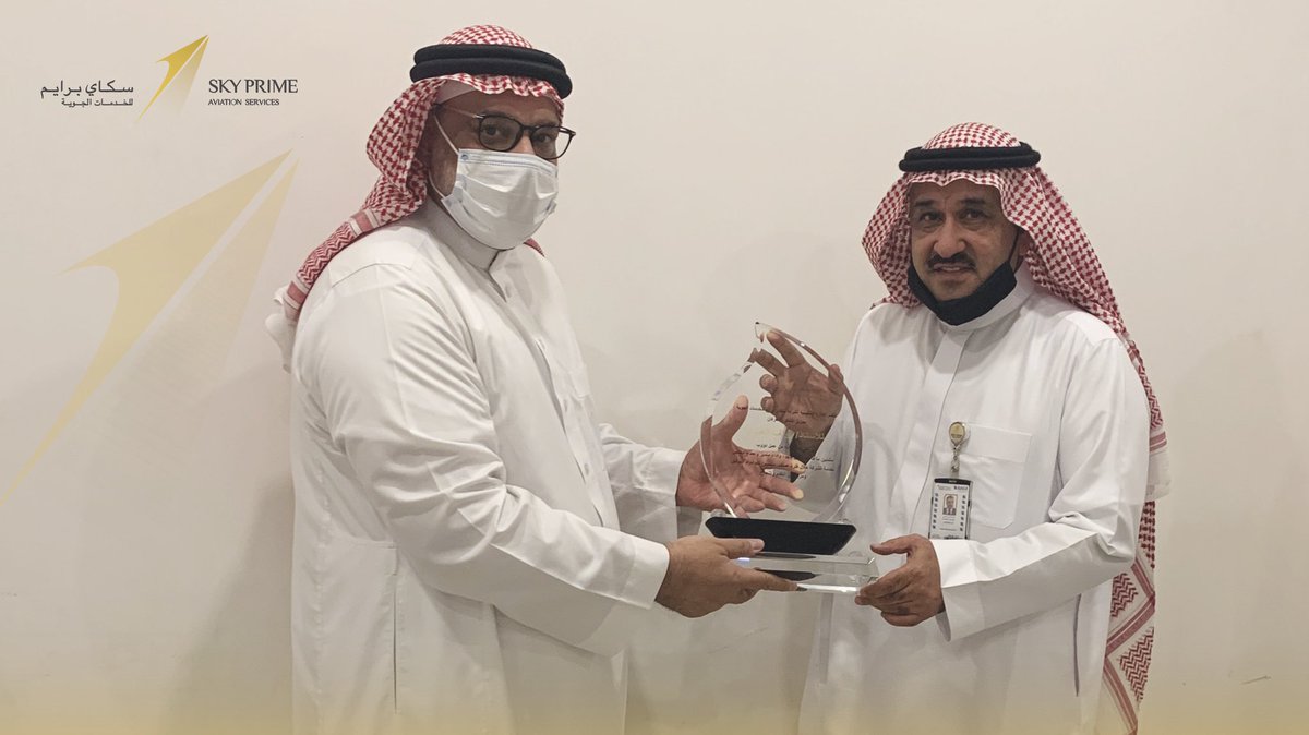 SKYPRIMEAV's tweet photo. برعاية الرئيس التنفيذي المكلف الكابتن ممدوح مختار أقامت أسرة #سكاي_برايم حفل تكريم ووداع للزميلين الأستاذ فيصل الفديح والأستاذ نواف العنزي متمنين لهم التوفيق والنجاح دائما https://t.co/ZWgMVM60wc
