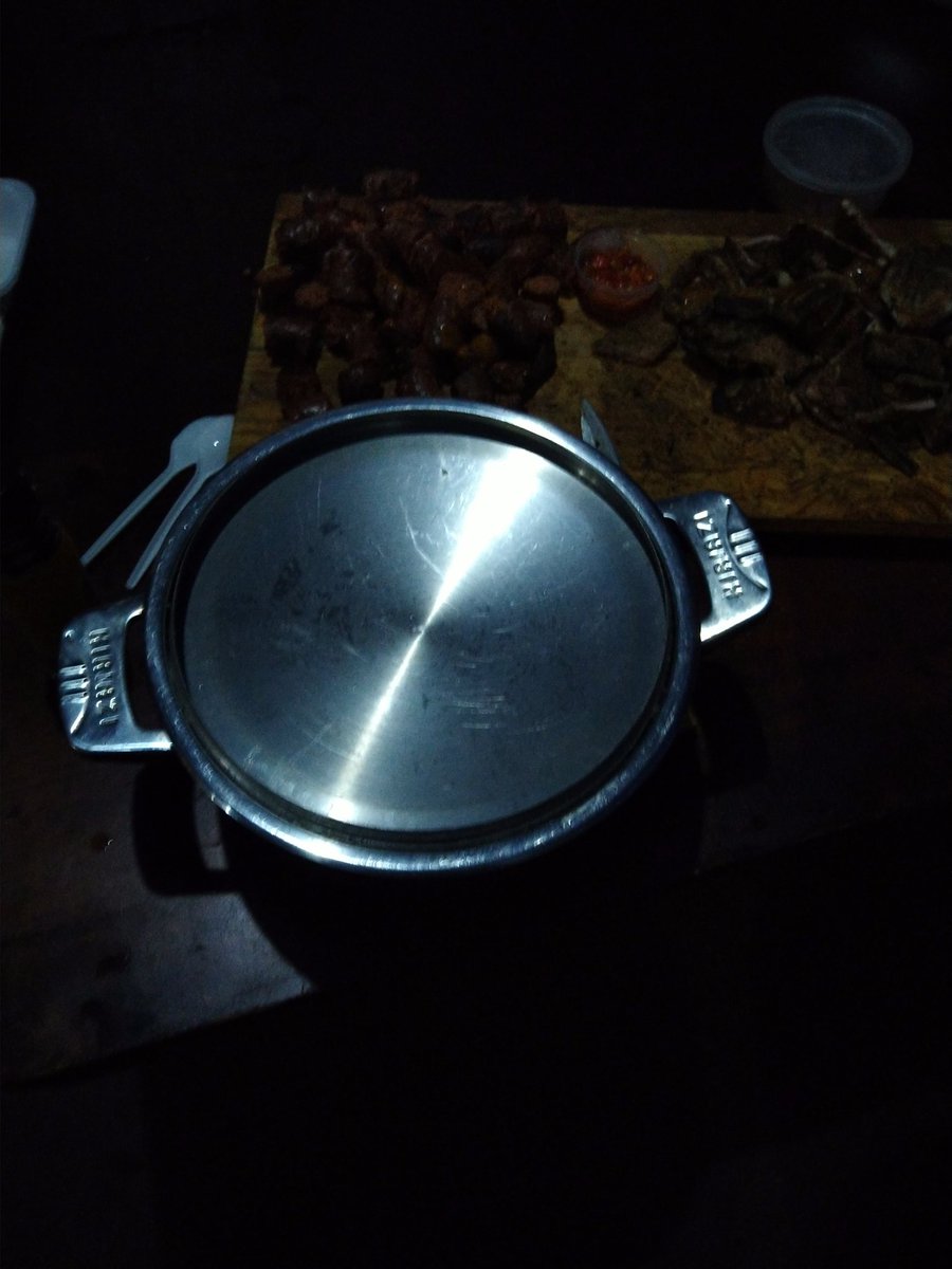 TiyaniTee's tweet photo. This was cool! Last night we went to a Chisanyama here in KZN but they did not serve pap... One of our friends managed to make the pots happen for us and "organised pap" + chakalaka.

We always value #FriendsOfTheGeeks around the country @Geekulcha. https://t.co/54gBwbZxL7