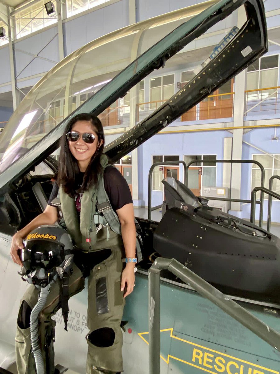 meutya_hafid's tweet photo. Terbang ke Hatimu. #F16JetFighter https://t.co/crSOLHT6tX