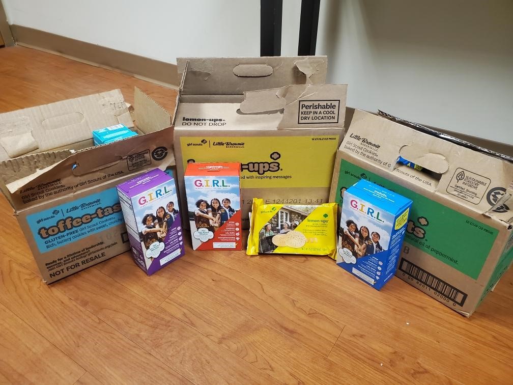 Daybreak_Dayton's tweet photo. Thank you to Ava’s Girl Scouts Troop – 33440 and Emily Magoteaux for donating 9 cases of Girl Scout Cookies. These cookies will go great with coffee and dessert time for our youth!
#workingtogether #daytonstrong #homelessyouth #givingback #girlscouts https://t.co/oGwJKIufyO
