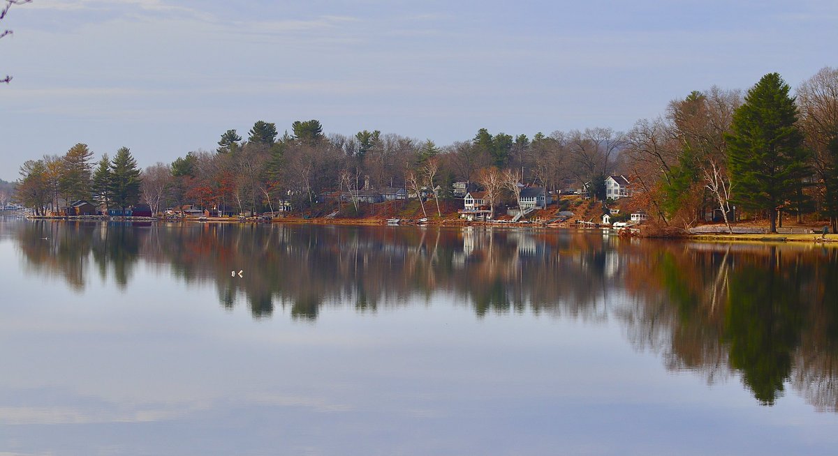 LynnSferrazza's tweet image. #marchreflectionchallenge Which way is up? @KenDixonCT @bbrendatweets @petermarteka @Grahampoo #congamondlake