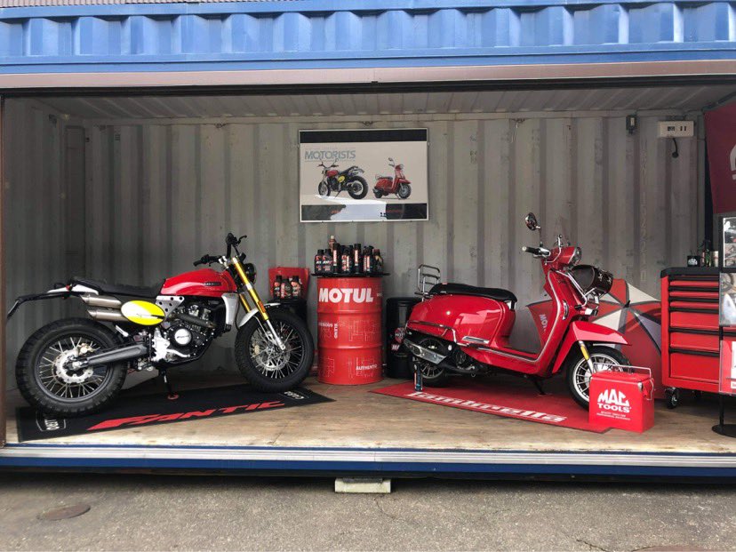 ryo_book's tweet photo. 西宮のS motor cycle様ご依頼でMOTORISTS合同会社様設立お祝いイラストを描かせて頂きました。
原画は本社に、ポスター化してバイカーズパラダイス南箱根様のブースに飾って頂いています!
ありがとうございました✨
#Smotorcycle #MOTORISTS #Fantic #Lambretta #イタリアンバイク https://t.co/CwLK0Pppqj