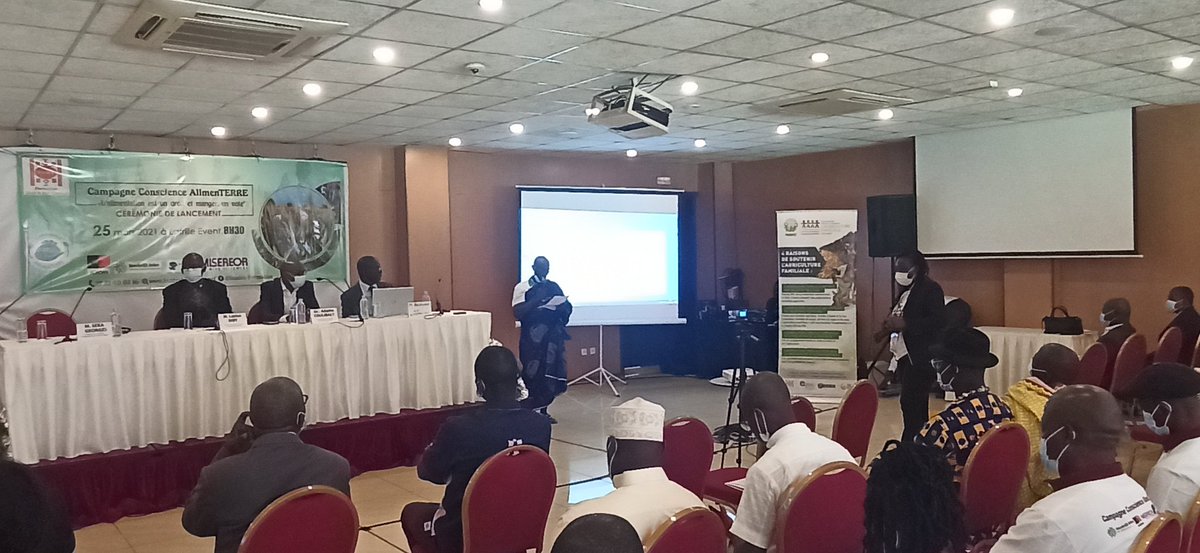 SergeFarell's tweet photo. Theme panel 4 : Les orientations nationales en matières de développement et promotion de l'agroécologie.
Présentation : Monsieur SEKA SEKA Georges
#InadesFormation #ConscienceAlimenTERRE https://t.co/HBD3L5YRmd