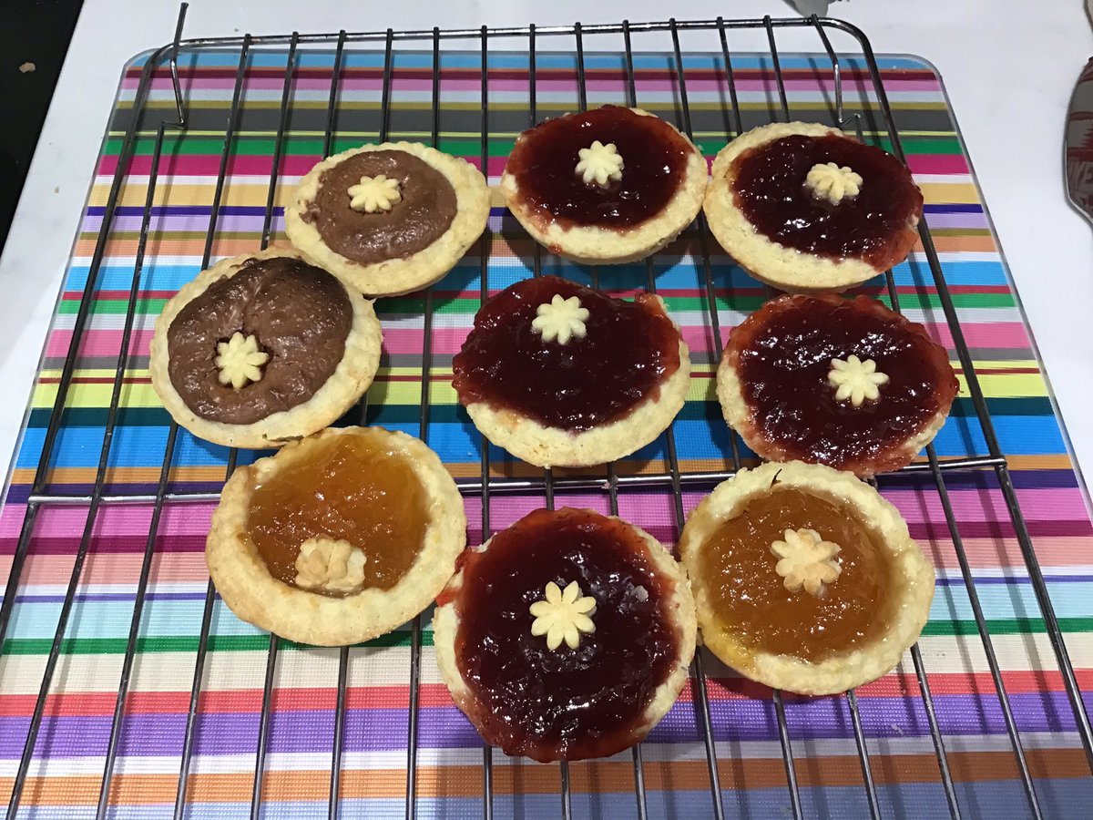 KSWCoCurricular's tweet photo. We finished off the Easter term with Jam tarts (and chocolate tarts!) in Baking Club last night ๐งโ๐ณ๐จโ๐ณ Thank you for a brilliant term of baking, everyone! @KingsWorcester #MeetKings #MeetTheCreative https://t.co/8E8QaPfdjT