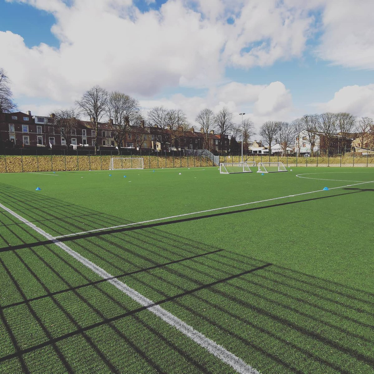 GavaffersGavin's tweet photo. Brilliant morning with our 1st year scholars watching the #1stteam training making notes for their #education then onto training ourselves. #alloneclub #academyfootball @snichol62 @DannyW_88 @FCHTOnline @FCHTAcademy https://t.co/efyPXsQq6Z
