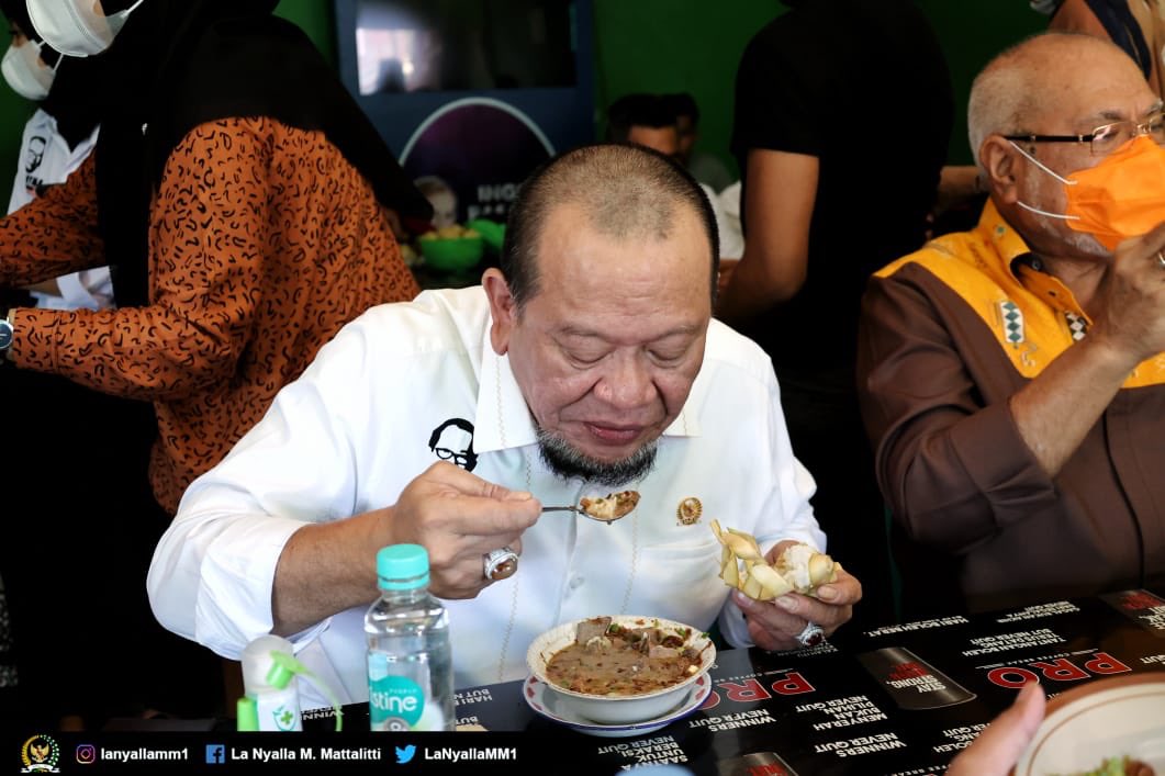 LaNyallaMM1's tweet photo. Coto Makassar menjadi salah satu makanan khas daerah tanah daeng, Sulawesi Selatan.
#ketuadpdri #dpdri #kupang #cotomakassar #kulinerkhassulsel #exploresumba #nusatenggaratimur #daridaerahuntukindonesia #Lanyalla #reses #jawatimur #jatim #LaNyallaAcademia https://t.co/WGUSPdb58q