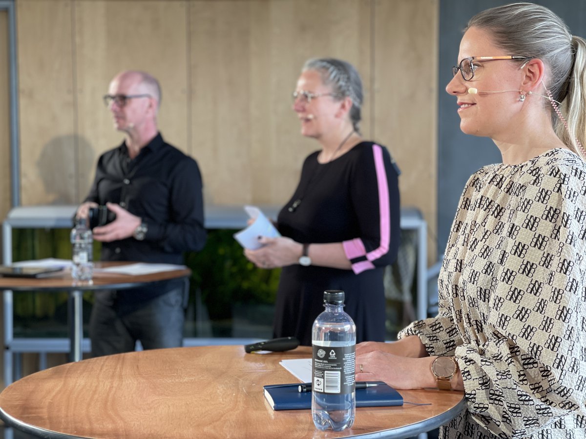 maikenlolck's tweet photo. Tak for en spændende debat om #flerepigeriSTEM på #bbdk21 i dag. Jeg tog med mig, at både elever og virksomheder efterspørger mere #skolevirksomhedssamarbejde. Men også @Formand_DSEs pointe om, at vi skal passe på med, at kønsfokusset ikke kommer til at fylde alt for meget. https://t.co/wLH4I6kELm