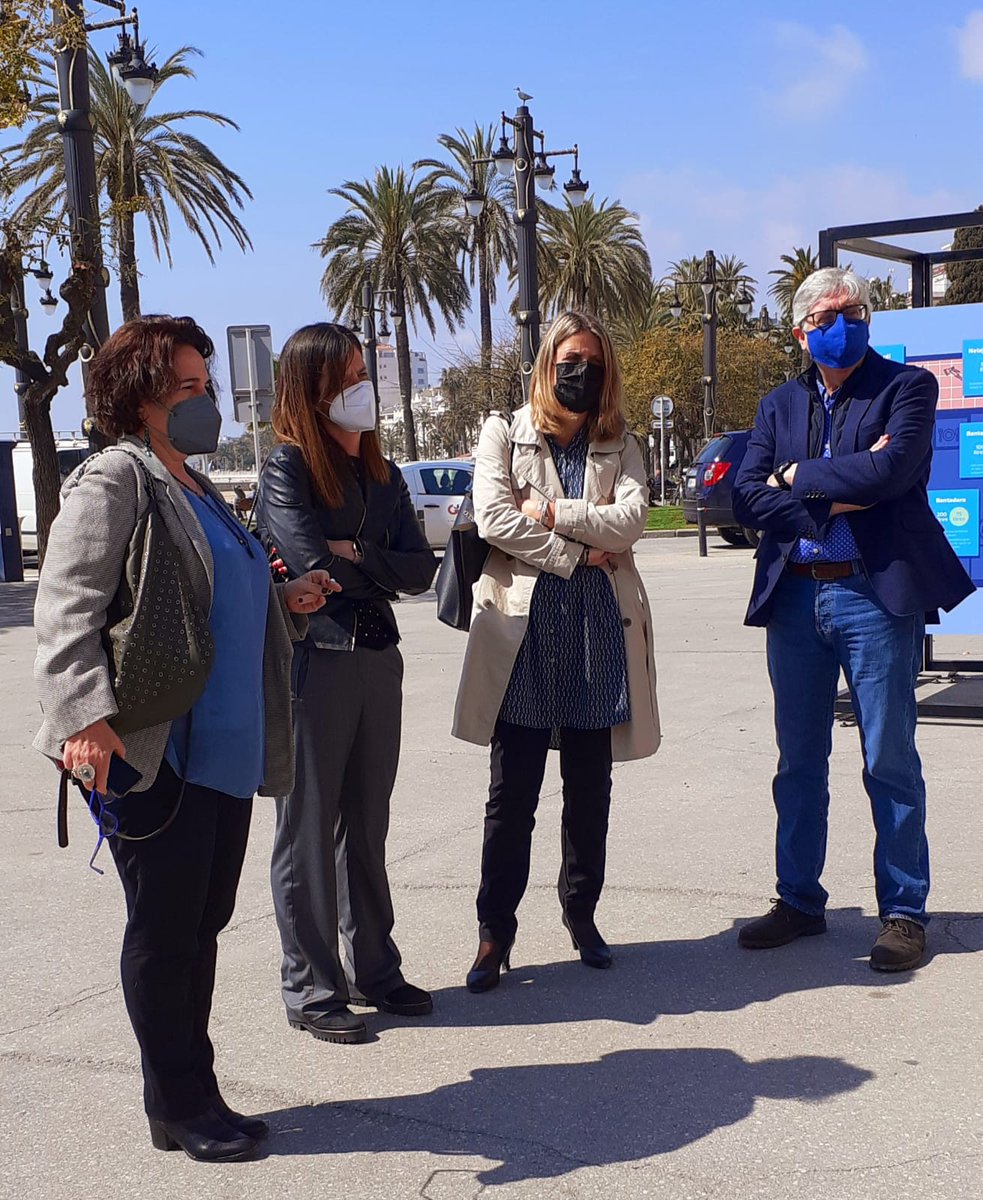 raquelpallach's tweet photo. Avui visitem a #Sitges l'exposició #OperacioAigua a la plaça de la Fragata per sensibilitzar sobre el consum responsable de l'#aigua 
Apropa't a visitar-la!!! 💧 https://t.co/FQvSwoq8CH