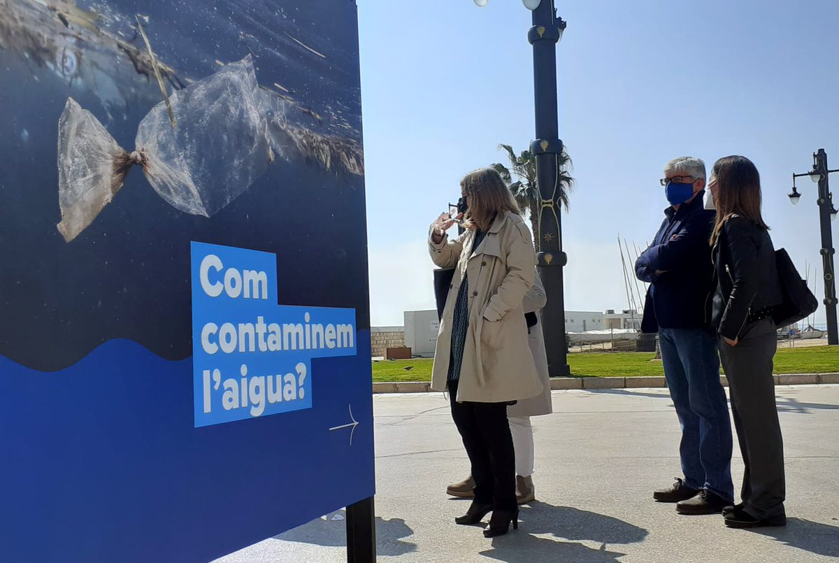 raquelpallach's tweet photo. Avui visitem a #Sitges l'exposició #OperacioAigua a la plaça de la Fragata per sensibilitzar sobre el consum responsable de l'#aigua 
Apropa't a visitar-la!!! 💧 https://t.co/FQvSwoq8CH