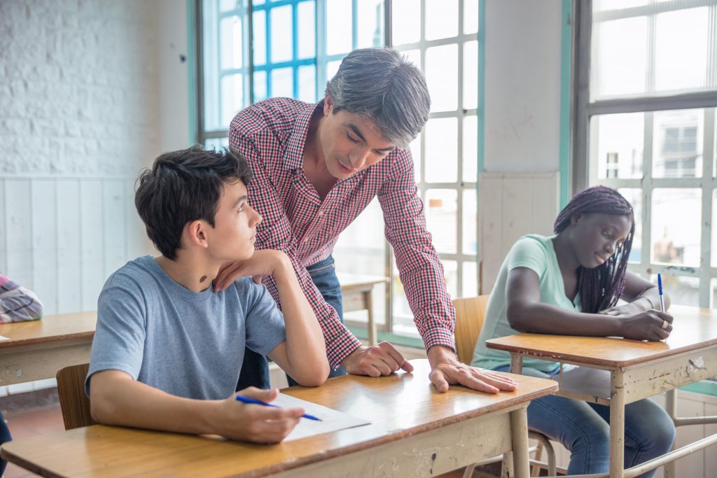 VEO_app's tweet photo. With schools reopening across the UK, we thought we'd re-share our top tips on how to improve classroom interaction #teachertalk #classroominteraction https://t.co/eXFyajnyyl https://t.co/w2QhorHzYA