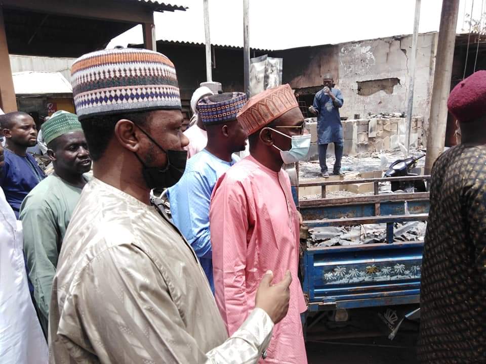 Ayau Alhamis 25 GA watan 3/ 2021da misalin karfe 12:10pm zuwa 1:00pm, Mai Girma Shugaban Green House Enterprises Katsina Alhaji Shehu Sani Namaska Maizare, yakai ziyarar Gani da ido da Jaje na Gobara data afku A Babbar Kasuwar Katsina. Inda yasamu tarbar shuwagabannin Kasuwar.