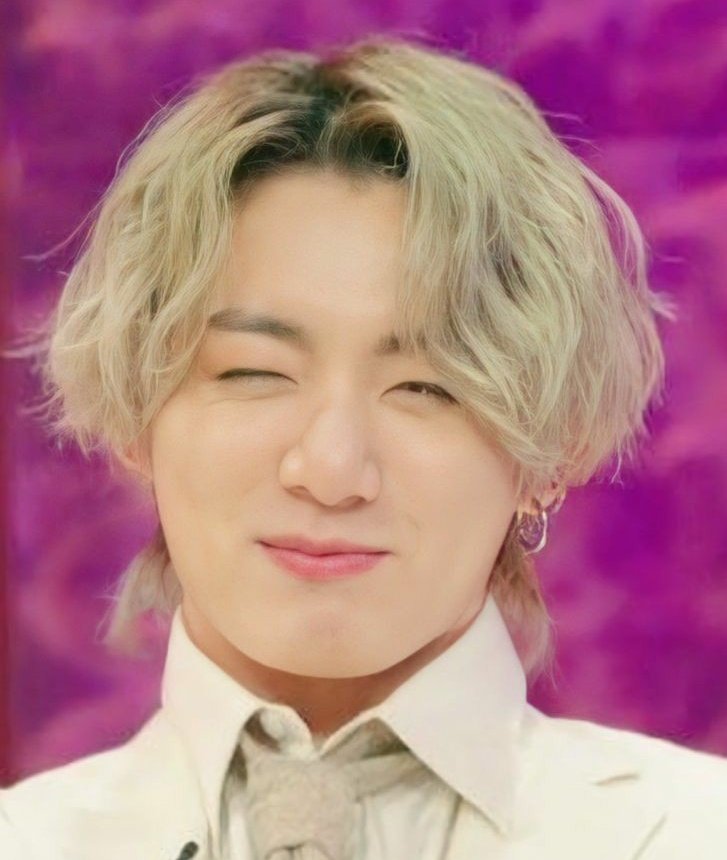 jmnverse's tweet photo. JUNGKOOK????? HELLO WTF IS THIS https://t.co/YTl2EJW5Ki
