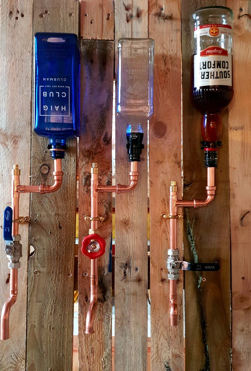 just_copper_'s tweet photo. COMPETITION TIME 

We are having a prize give away !!!!! 

You can choose your prize, either a beautiful burner or an optic dispenser 🥰🥰🥰

All you need to do is 👇

👍 - Follow our page 
♥️ - Like &amp; Retweet 
👫 - Tag 3 friends 

The winner will be picked  on 1st April https://t.co/oyYmIV3J5z
