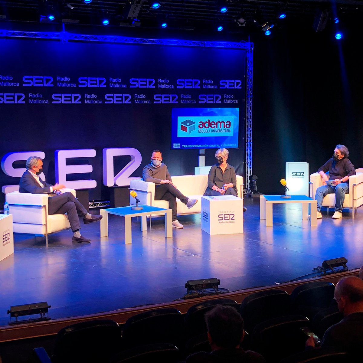 Borbalancom's tweet photo. Esta mañana hemos disfrutado hablando de #Comunicación y #MarketingDigital en el encuentro de #TransformaciónDigital y #Empresa de @SERmallorca 🤩

Nuestro CEO @bvidalt compartió mesa con @pildominguez y @xavier_march, moderada por @UsuarioArraez 🙌

#SERTransformaciónDigital https://t.co/kDvMdfTD9A