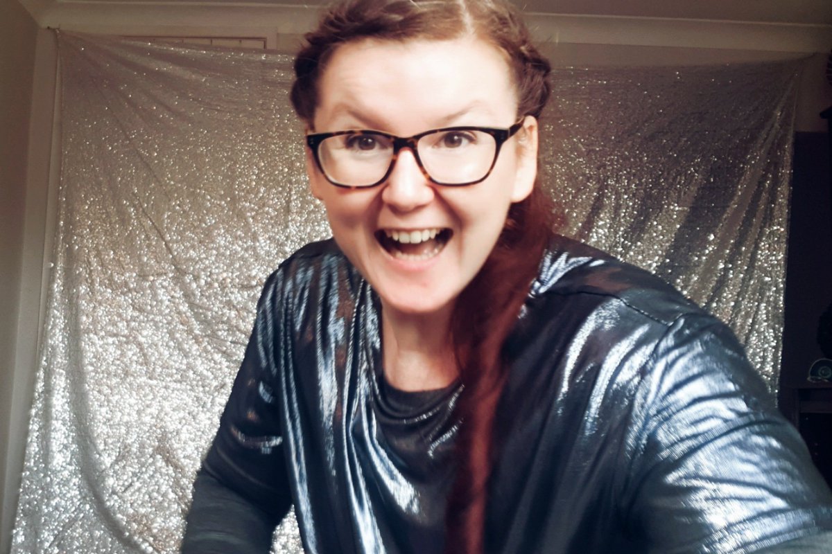EllenRTurner's tweet photo. I LOVE TEACHING!! ❤
I get to teach A WHOLE DAY and oh my... have I missed it! I have my sparkly background up and my silver dancing top on- absolutely loving @YorkshireDance #REFRESH21 festival, do join in if you get time:
https://t.co/67W5oCUmVI 😁❤ https://t.co/Y0tV3KcKdg