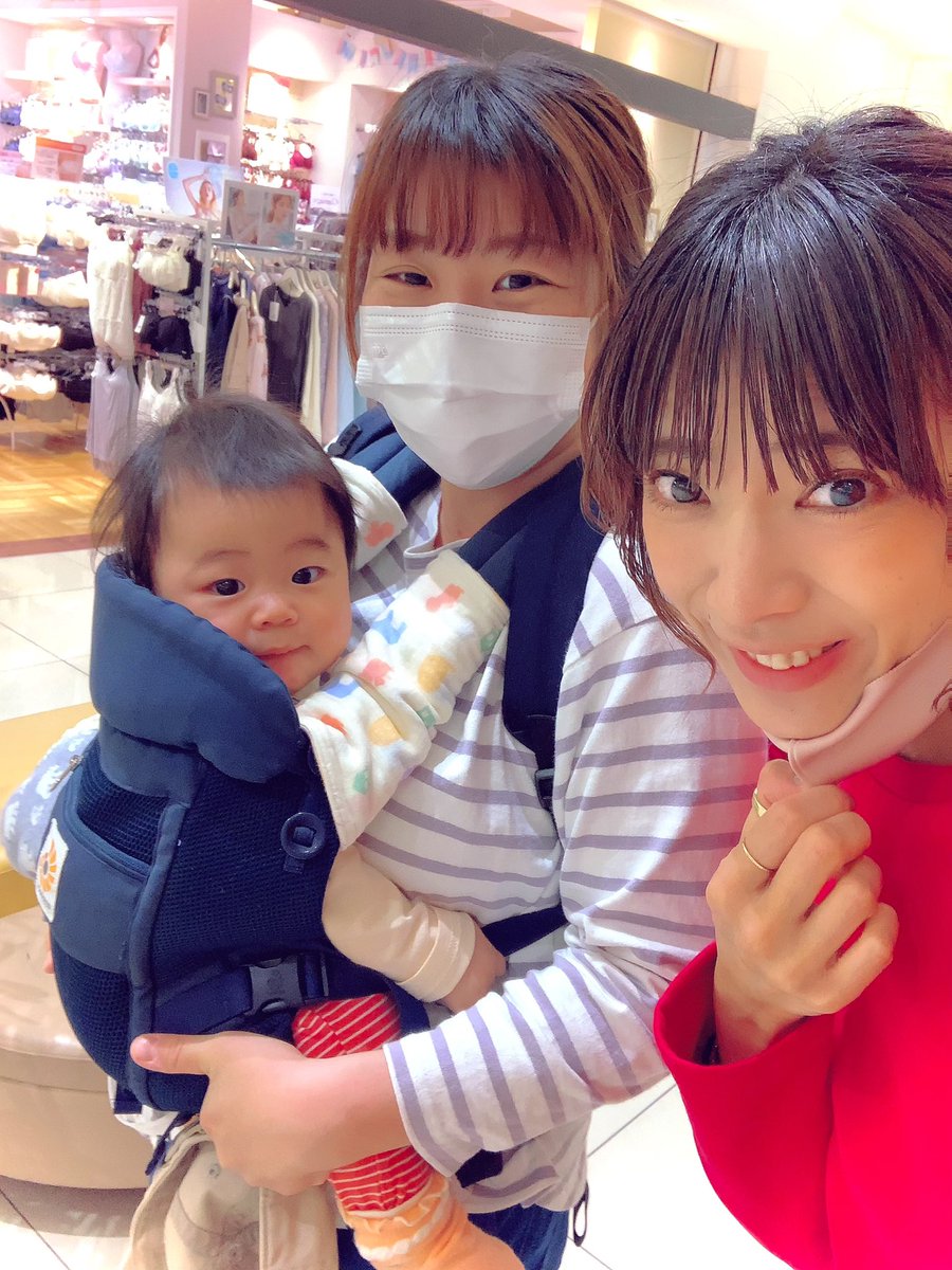 Amiypote's tweet photo. みんなを思い出しました♡
緊急事態解除になって、やっと会えました🥲🥰
我が子のようにかわいい親友と我が子の娘のようにかわいいチビ♡
4時間しか隣にいれなかったけどストレスぶっ飛び癒されて幸せでした☺️
#親友
#両津勘吉
#こち亀
#高校
#亀有
#宝
#卒業
#勿忘草
#toana https://t.co/7MxG3vuyIs
