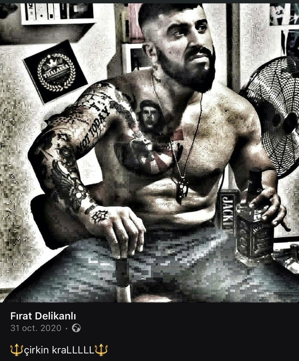 Elinde üç hilal dövmesi olsa yurdumun naylon komünistleri ayağa kalkardı ama Che dövmesi olunca kafalarını kuma gömüyorlar!

#FıratDelikanlıTutuklansın