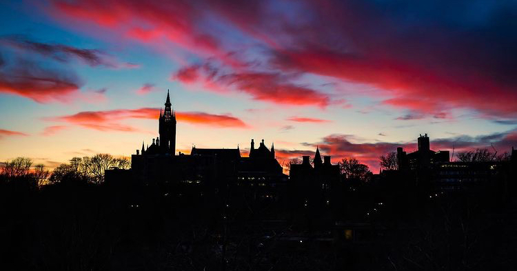 UofGlasgow's tweet photo. Incredible #sunset over UofG captured by student Chase Steiner last week 🤩

We love seeing your photos of campus! 

📸IG: https://t.co/ccRz9ZHbmV https://t.co/ZMl20tx7xw