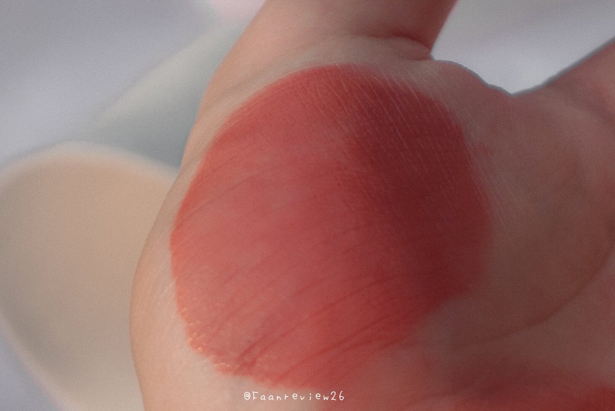 FaanDelacour's tweet photo. ลิปลอรีอัล สี 129 ทา ombre คือลูกคุณมาก สีสวยสุด ตุ่นๆกำลังดี ดูแพงไม่เอิ้กอ้าก ยกให้เป็นสีกันตาย ㅠㅠ ชอบความเบา ทาซ้ำได้ไม่หนักปาก ขอยอมแพ้ มาเอาเงินชั้นไปนังตัวดี!! https://t.co/xAf4dRSaAn