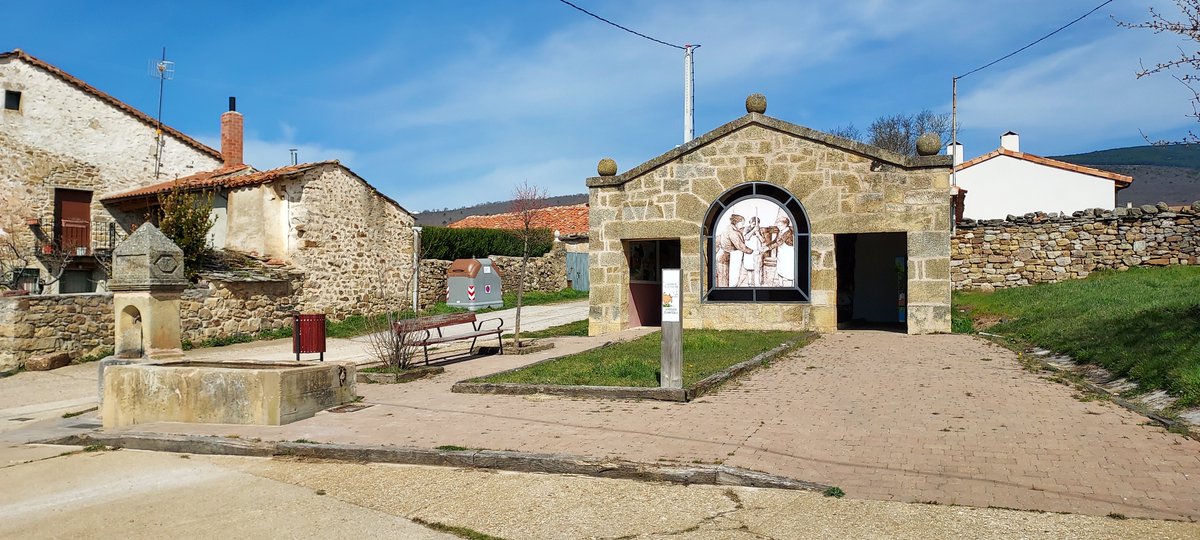 ayunvaldetera's tweet photo. EL lavadero del barrio de Los Razones, su temática didáctica hace referencia al proceso de elaboración de la mantequilla tradicional de la región. En el interior encontramos viñetas dedicadas a cada uno de los factores que hacían de la mantequilla un producto de alta calidad. https://t.co/HPQ65vKS0c