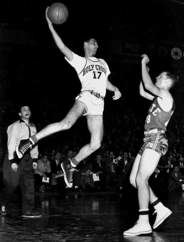 On this date in 1947, in the 9th NCAA Men's Basketball Championship: Freshman Bob Cousy and the Holy Cross Crusaders beat Oklahoma. https://t.co/pYIG1htjSv