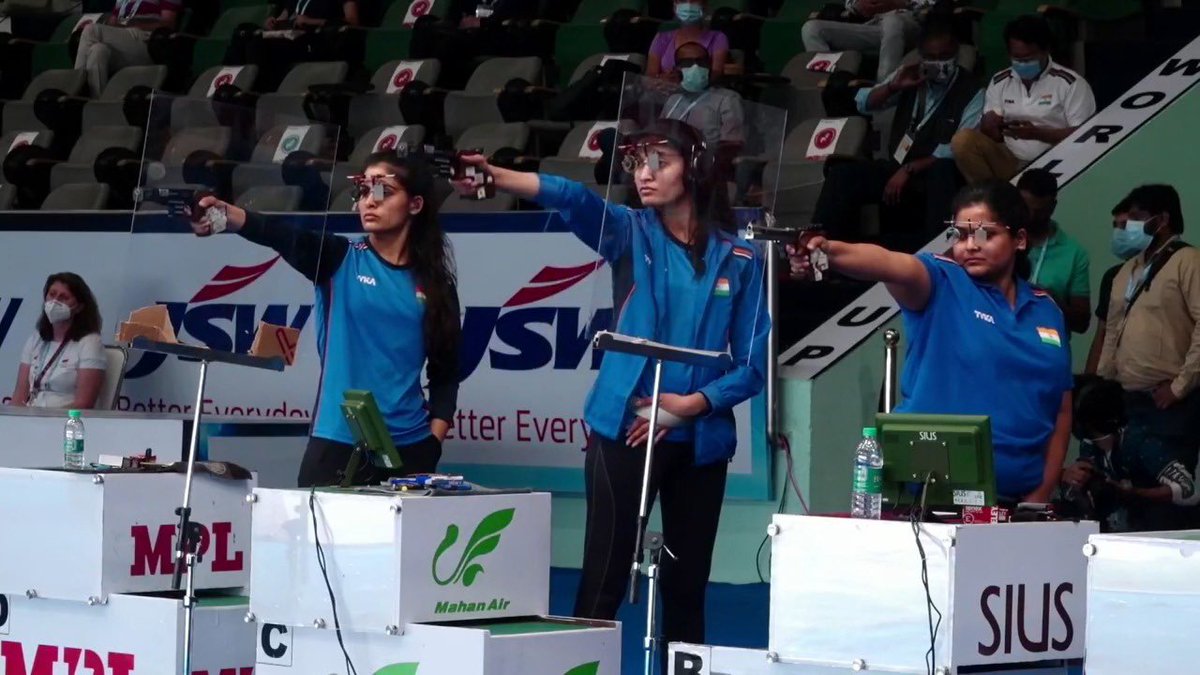 yashodhararaje's tweet photo. Unstoppable #TeamIndia ! Wins Gold at the @ISSF_Shooting World Cup final of the 25m team pistol. Our brilliant MP shooting Academies @ChinkiYadav4 who won the individual gold yesterday and the amazing @realmanubhaker and @SarnobatRahi. 
@KirenRijiju @ChouhanShivraj https://t.co/UlDpB6c9zs