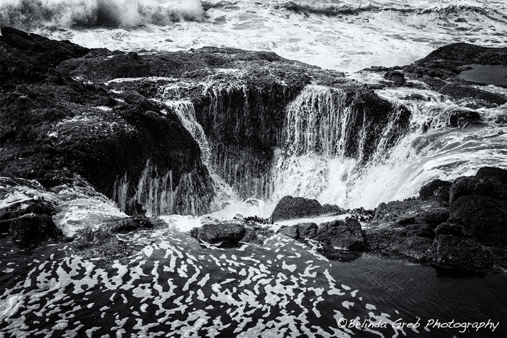 A collapsed sea cave probably created Thor's Well, so dramatic in black and white. https://t.co/0bXiBbClBM Oregon landscape photography
#photography https://t.co/FuqyaVqMZV