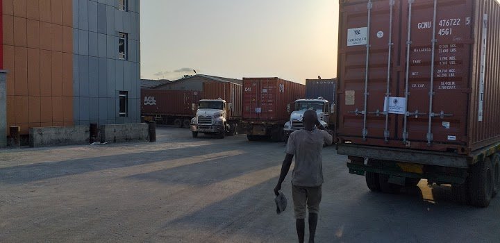 OvieNews's tweet photo. Lagos businessman, Adeniji M.A, bucks the trend and moves his 7,000 metric ton truckloads of cocoa beans from the Southwest, to the newly rejuvenated Calabar Seaport for export. This will make his cargo of farm produce sidestep Lagos port queue, and get to Europe in time. https://t.co/1l2H3iIw1J