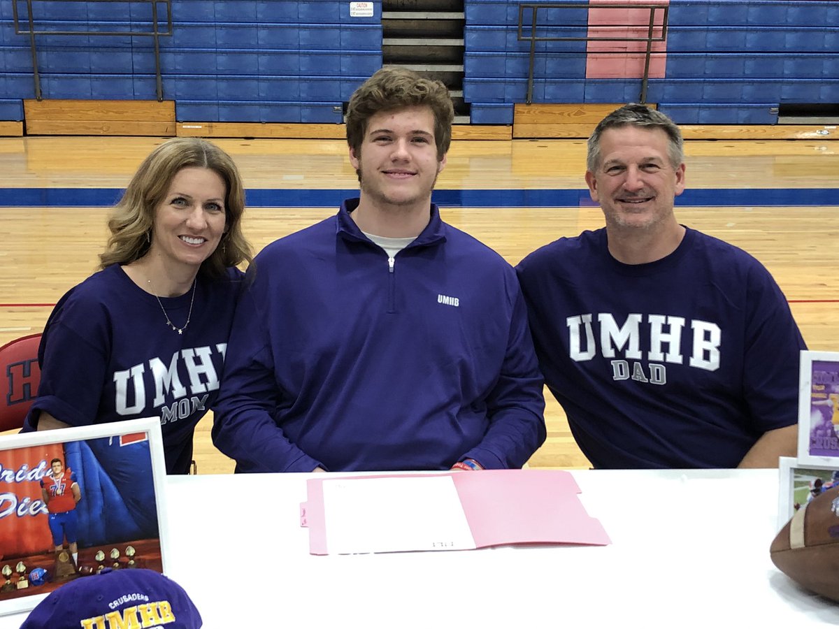 GOHAYSHAWKS's tweet photo. WE ARE SO PROUD OF OUR HAYS FOOTBALL PLAYERS SIGNING TO PLAY AT THE NEXT LEVEL:
🏈 Durand Hill - UMHB
🏈 Tyler Prassel - UMHB
🏈 Michael Boudoin - Navarro JC
🏈 Will Agnew - McKendree U https://t.co/O9hfF5RPkk