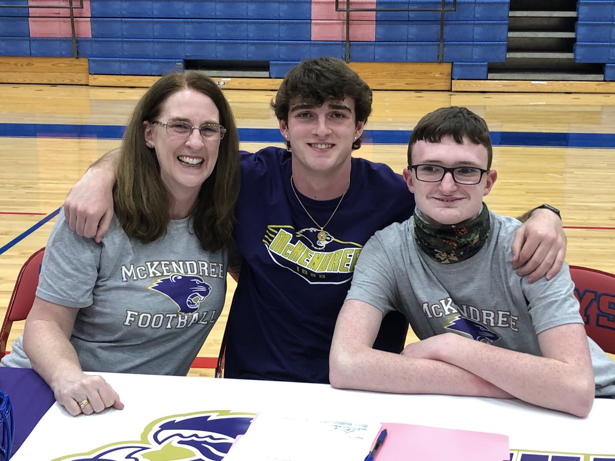 GOHAYSHAWKS's tweet photo. WE ARE SO PROUD OF OUR HAYS FOOTBALL PLAYERS SIGNING TO PLAY AT THE NEXT LEVEL:
🏈 Durand Hill - UMHB
🏈 Tyler Prassel - UMHB
🏈 Michael Boudoin - Navarro JC
🏈 Will Agnew - McKendree U https://t.co/O9hfF5RPkk