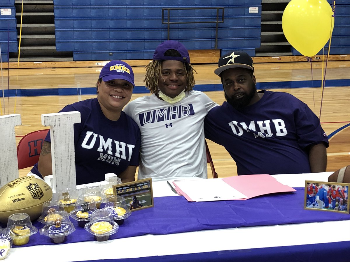 WE ARE SO PROUD OF OUR HAYS FOOTBALL PLAYERS SIGNING TO PLAY AT THE NEXT LEVEL:
🏈 Durand Hill - UMHB
🏈 Tyler Prassel - UMHB
🏈 Michael Boudoin - Navarro JC
🏈 Will Agnew - McKendree U