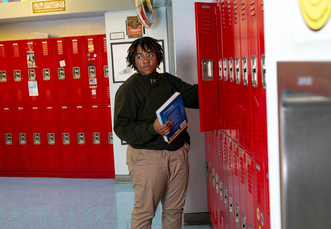 MentalHealthAm's tweet photo. LGBTQ+ teens have to deal with harassment, threats, and violence directed at them on a daily basis. Their #mentalhealth, education, and physical well-being are at-risk. #LGBTHealthAwarenessWeek 

The Impact of Bullying on LGBTQ+ Youth Mental Health: https://t.co/wxSV8kV7Bk https://t.co/5a46Bax7Nk