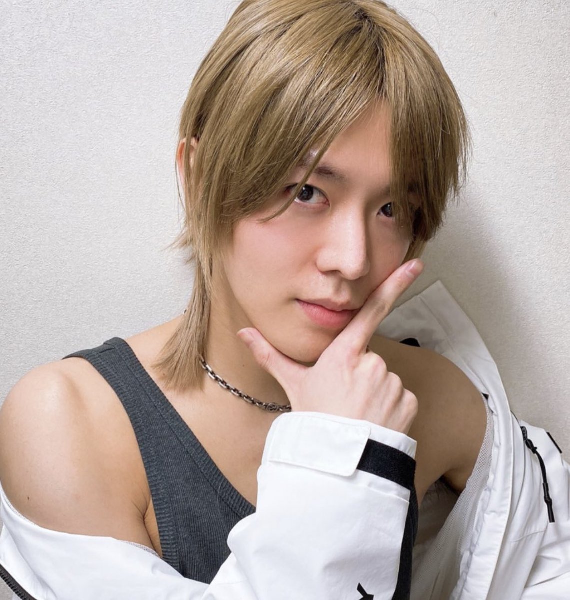 jsccult's tweet photo. we believe in yuta’s long hair supremacy https://t.co/YDfSxU4u9X