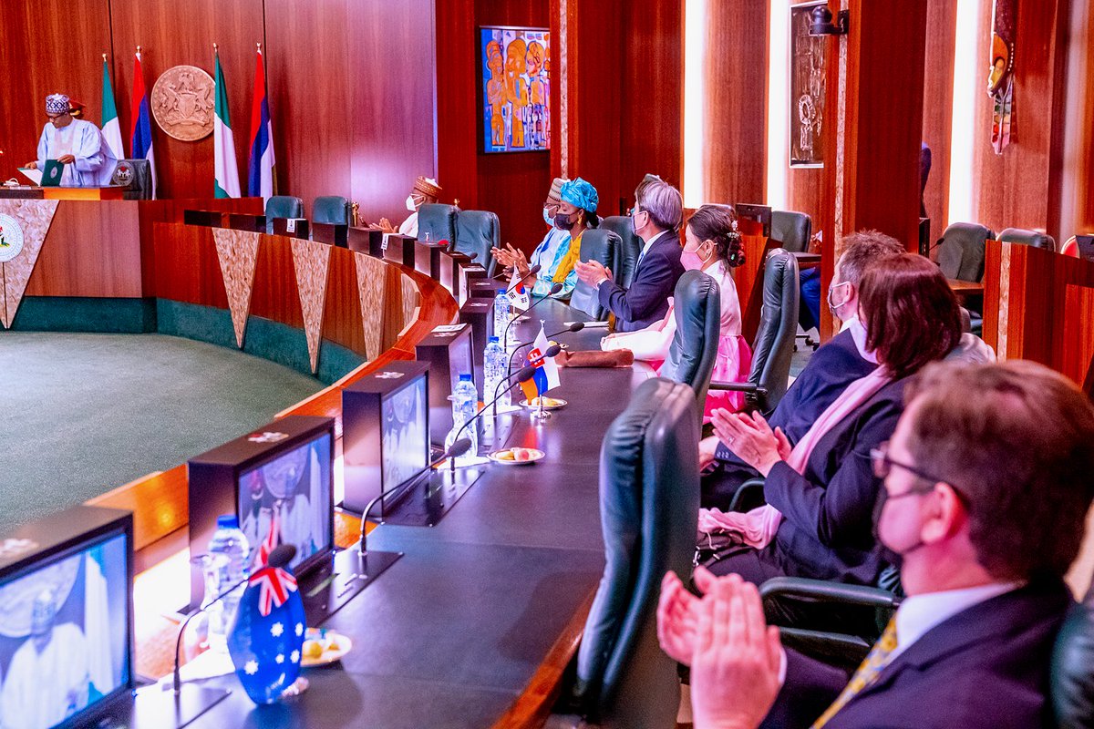 NigeriaGov's tweet photo. President @MBuhari received Letters of Credence from Ambassadors of Gambia, South Korea, Slovak, Australia, Bangladesh and Guinea Bissau at the State House, Abuja.

#AsoVillaToday https://t.co/Jv1syhn5V9