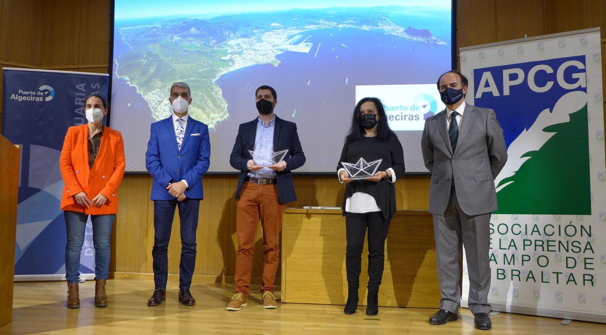 PuertoAlgeciras's tweet photo. 🗞️ Los reportajes de Alberto Rodríguez @europa_sur y Soraya Fernández @abc_es se llevan este año los premios de la XXI edición del Concurso Periodístico Puerto de #Algeciras con los que la Autoridad Portuaria y la @APCGinfo reconocen la labor de los informadores. Enhorabuena! https://t.co/aW1TA1vlzX