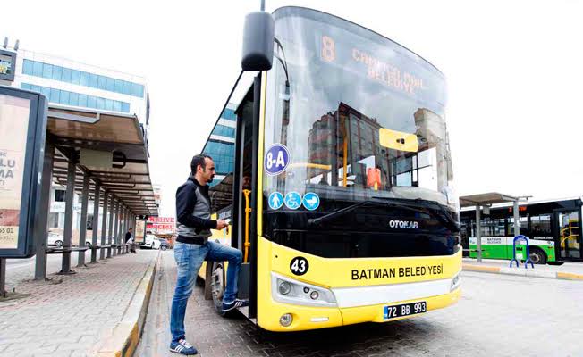 35 yaşın altında olan kaç kişi durduk yere D sınıfı (Otobüs şoförü) ehliyeti alır?
<a href="/btmnbld/">Batman Belediyesi - Şaredariya Êlihê</a> 
<a href="/TC_icisleri/">T.C. İçişleri Bakanlığı</a> 
<a href="/tcbestepe/">T.C. Cumhurbaşkanlığı</a>