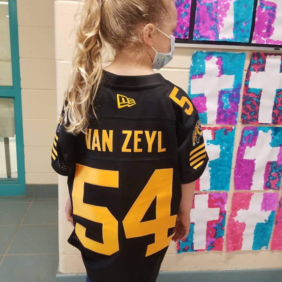 StAlexander8's tweet photo. JERSEY DAY.
A little trivia. A St. ALEXANDER & Notre Dame high school graduate
Chris Van Zeyl is a professional Canadian football offensive tackle for the Hamilton Tiger-Cats of the Canadian Football League. He is a two-time Grey Cup champion with the Toronto Argonauts
#vanzeyl https://t.co/sRIzJzcYmy