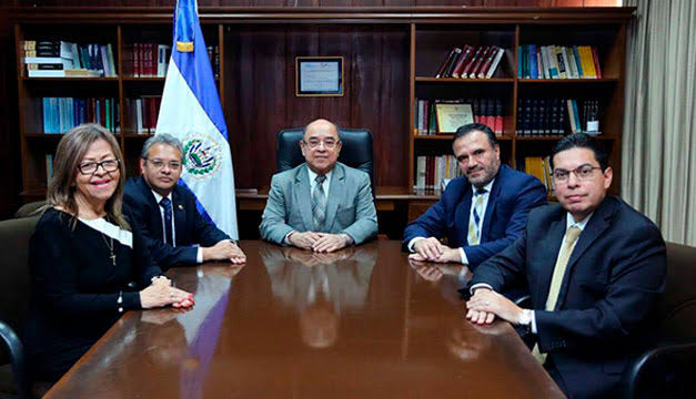ElSalvadorJourn tweet picture