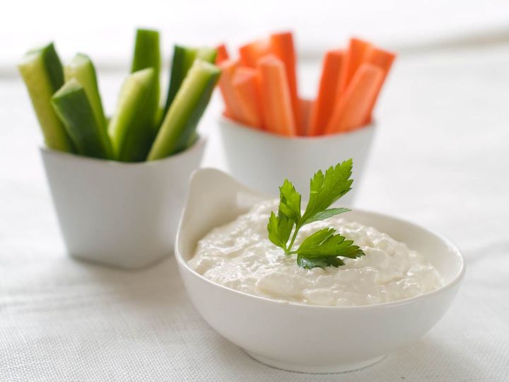 FitKidsofSWOK's tweet photo. Kids love to dip their foods. Whip up a quick dip for veggies with low fat yogurt and seasonings such as herbs or garlic. Serve with raw vegetables like broccoli, carrots, or cauliflower. More snack tips: https://t.co/WhEZv1yBQQ https://t.co/g3AIrvA4AJ