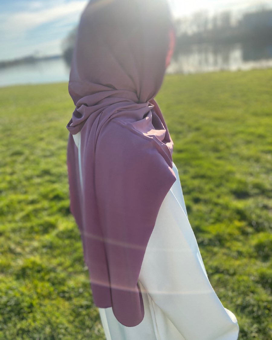 HijabHayaa's tweet photo. Voile en Soie de Medine dispo ✨ #soiedemedine #voile https://t.co/4h1nbsPiPT