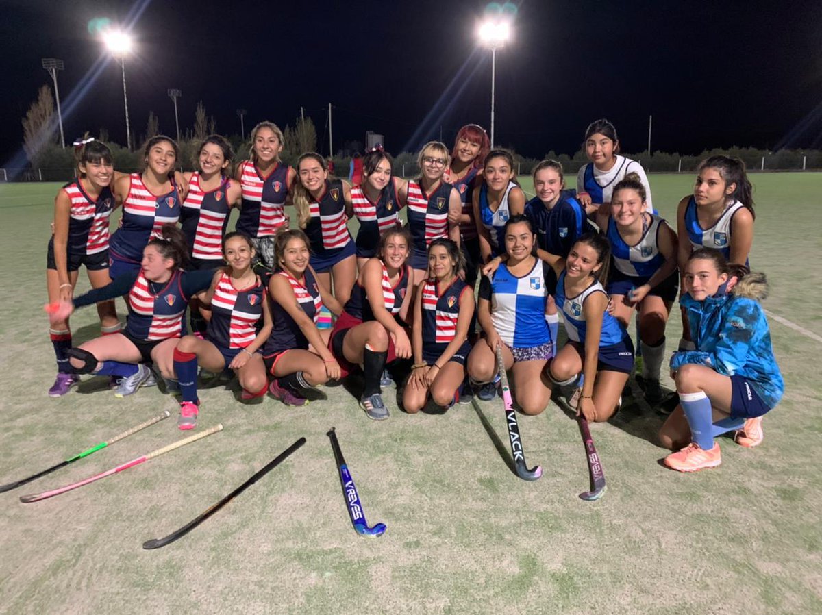ComodoroRugby's tweet photo. Ayer tuvimos un encuentro amistoso de hockey con @chenquerc en las categorías de sub 14, 16 y 19.
Gracias por participar!!! ❤️💙

#CRC #Chenque #Hockey #Coironas https://t.co/JQmxp8GWVO